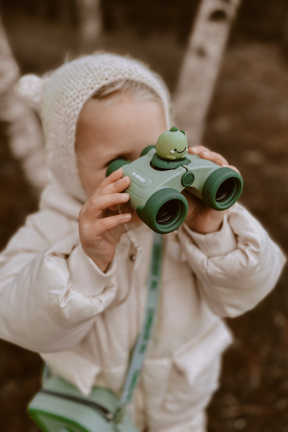files/TheZoofamily_Zoo_Eyes_Binocular_Children_Looking_Nature_Like_adventurer_Dino_Green_Photo_3.jpg